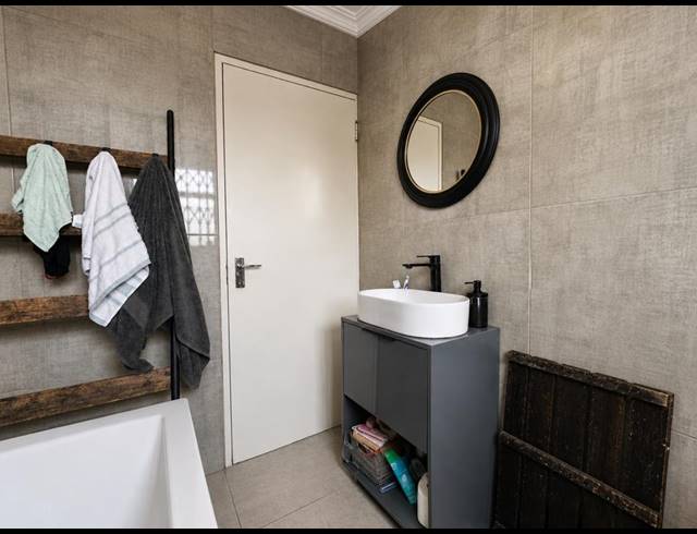 2 BEDROOM TOWNHOUSE FOR SALE IN LAMBTON GARDENS